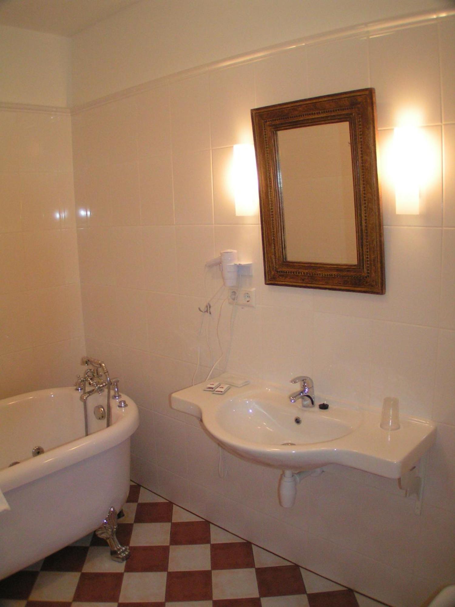 Birinu Pils Hotel Bīriņi Buitenkant foto