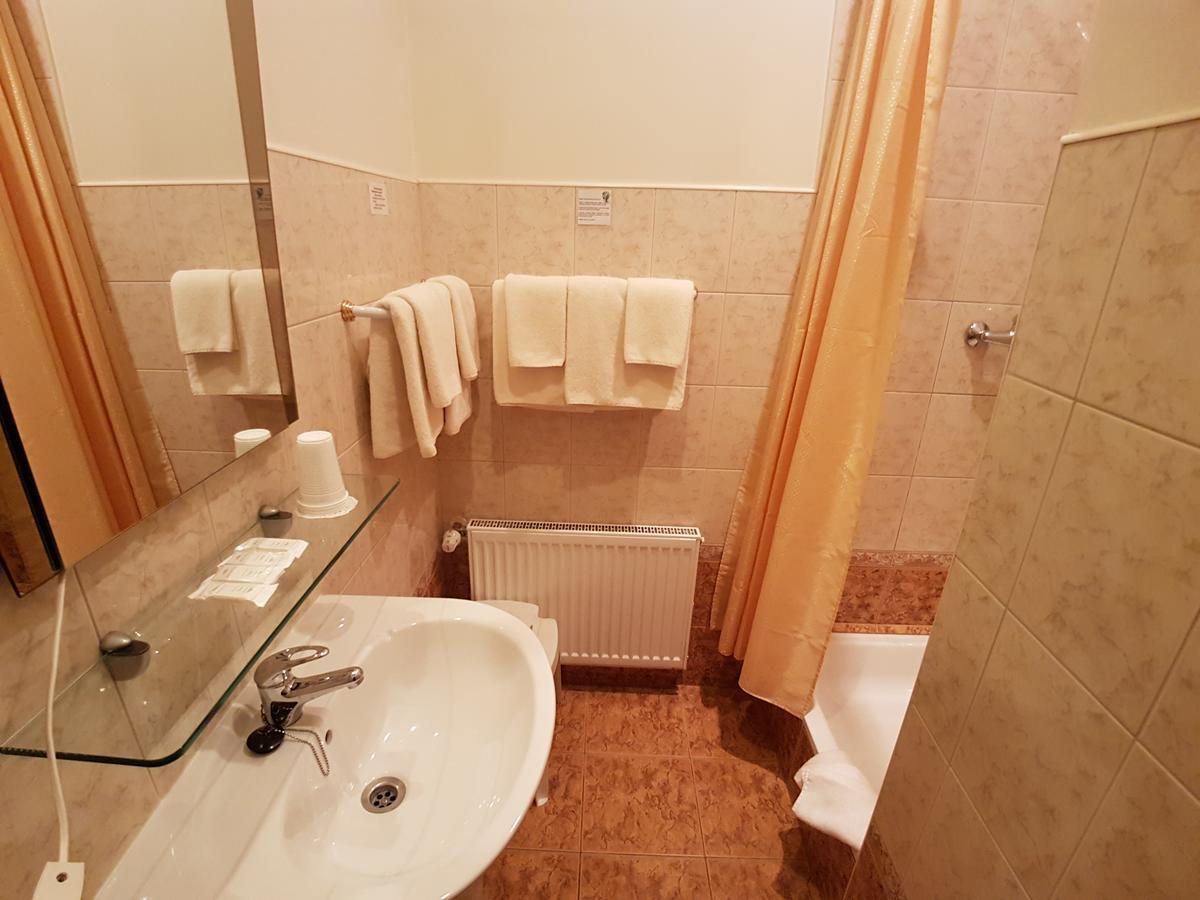 Birinu Pils Hotel Bīriņi Buitenkant foto